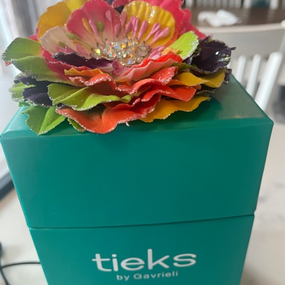 Excellent Pop Pink Tieks w/ box, flower and bag - Picture 10 of 10
